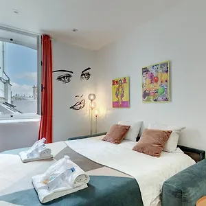 212 Louboutin - Superb In Apartment Paris